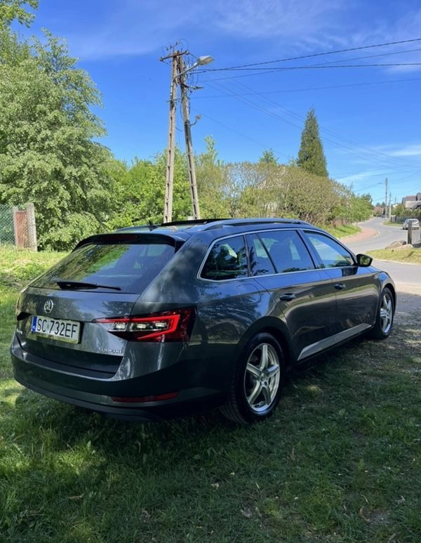 Skoda Superb cena 72900 przebieg: 177000, rok produkcji 2017 z Częstochowa małe 562